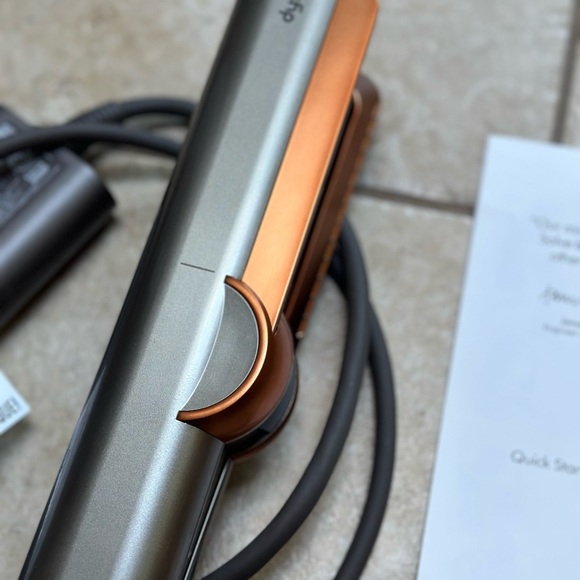 DYSON AIRSTRAIT HAIR STRAIGHTENER - Picture 3 of 3